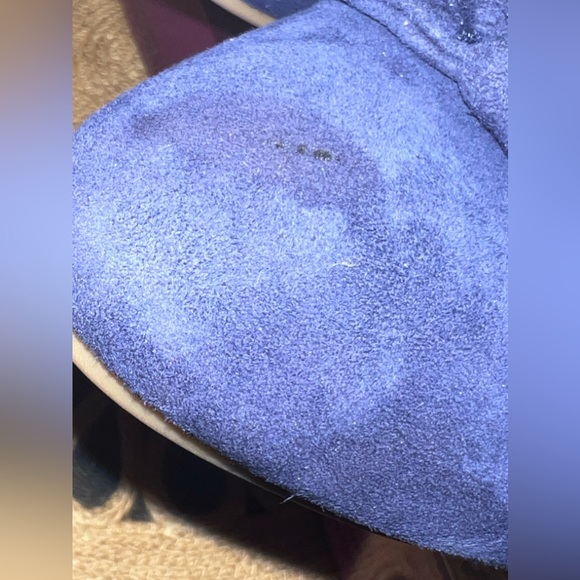 Brand new never worn has a small stain on the top of the shoe see pictures - Picture 6 of 7